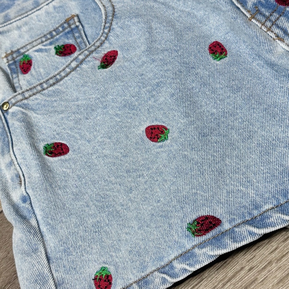 Cotton On High Rise Mom Shorts Strawberry Embroidery - Picture 9 of 14